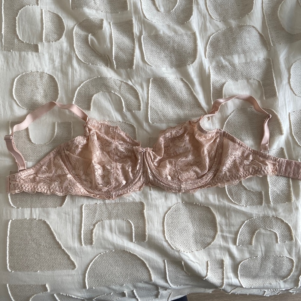 Change beige lace bra 30I